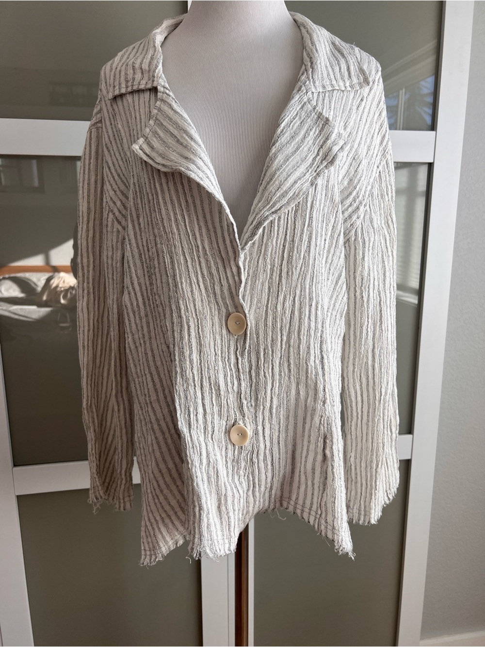 Beautiful Art-to-Wear Lagenlook crinkle-linen blazer by Bodil